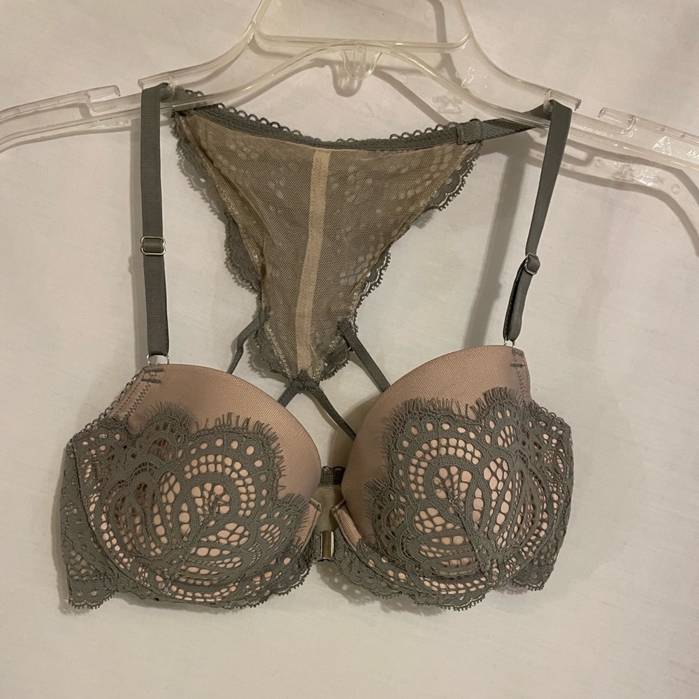 Victoria secret front closure Lacey bra| 32 D